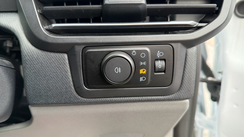 Ford Tourneo Custom 320 L2 Diesel Fwd 2.0 EcoBlue 136ps H1 Titanium 8 seater Auto